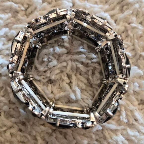 NWOT Floral Rhinestone Stretch Bracelet - Picture 3 of 6